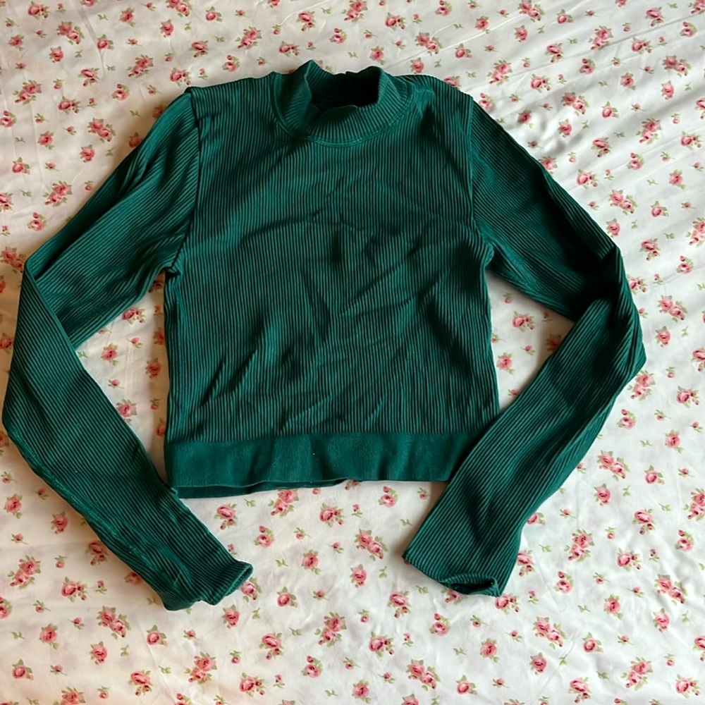 long sleeve green ribbed turtle neck by urban outfitters